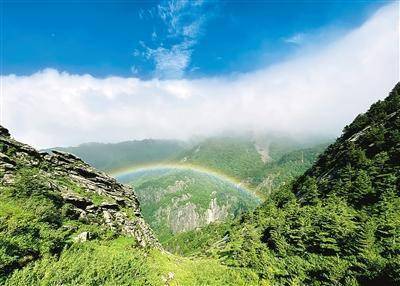 青山两座 共彩虹_高山奇