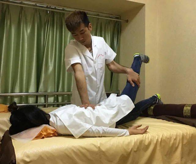 邹开歧东方魔手书写在三台古城的中医骨科传奇9中医骨科有传人