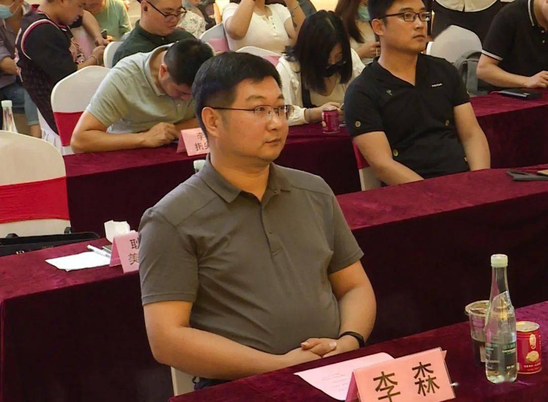 仪式徐州市商务局副局长李新宇女士,徐州市委网信办副主任李森先生