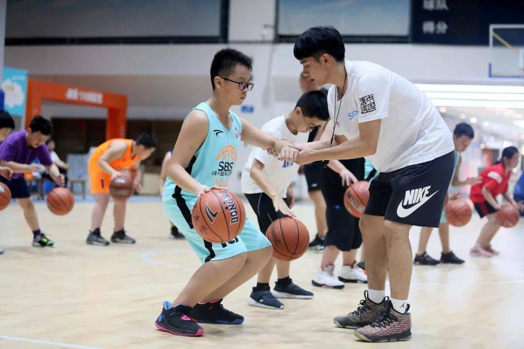 昨日,2020年福建sbs浔兴篮球青训营暑假班sm站一期正式开营