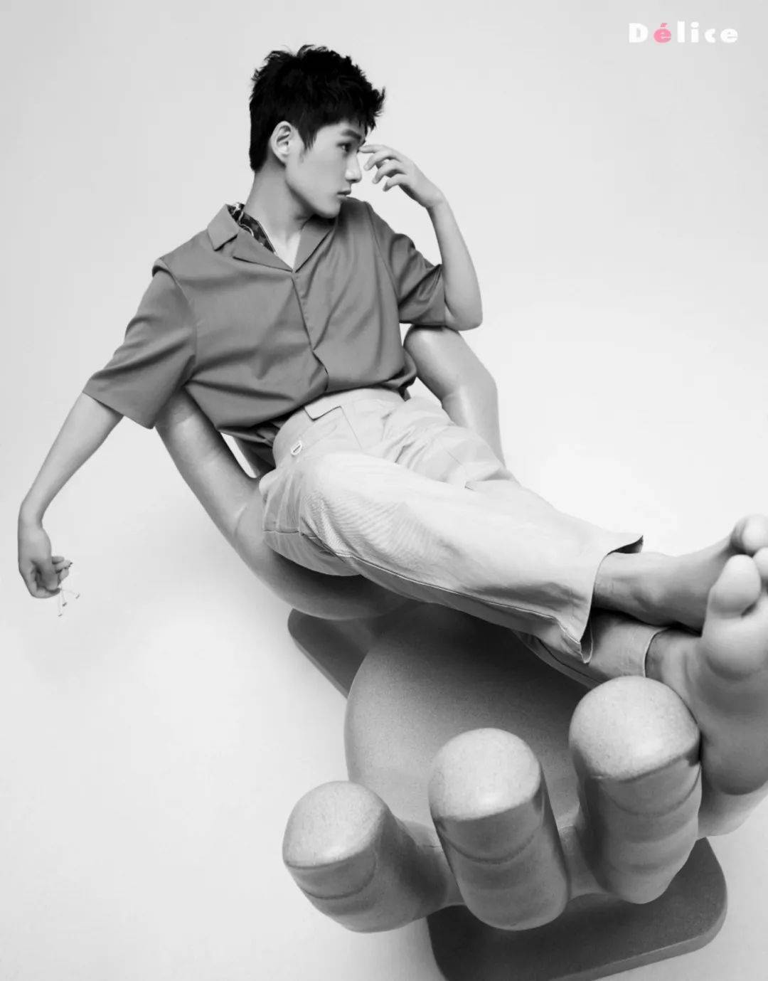 王广源首登《délice》创刊封面 逆风少年向阳归来_生活