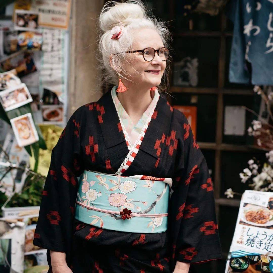 英国奶奶穿和服30年走红网络,民众直呼女神!