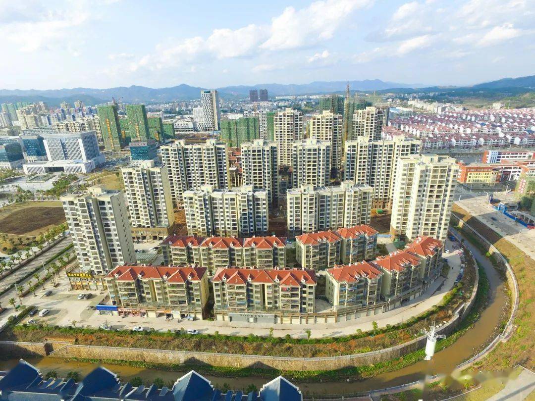 一组图片带你领略月亮湾的过去和现在