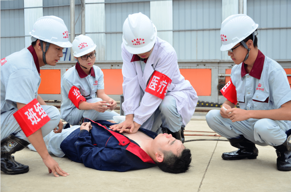 安全护航青年担当小年轻出演安全大片