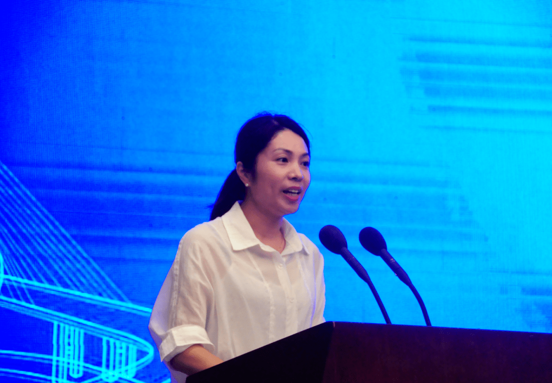 签约仪式由副市长文海燕主持,市领导张勇,曾向桢,宋