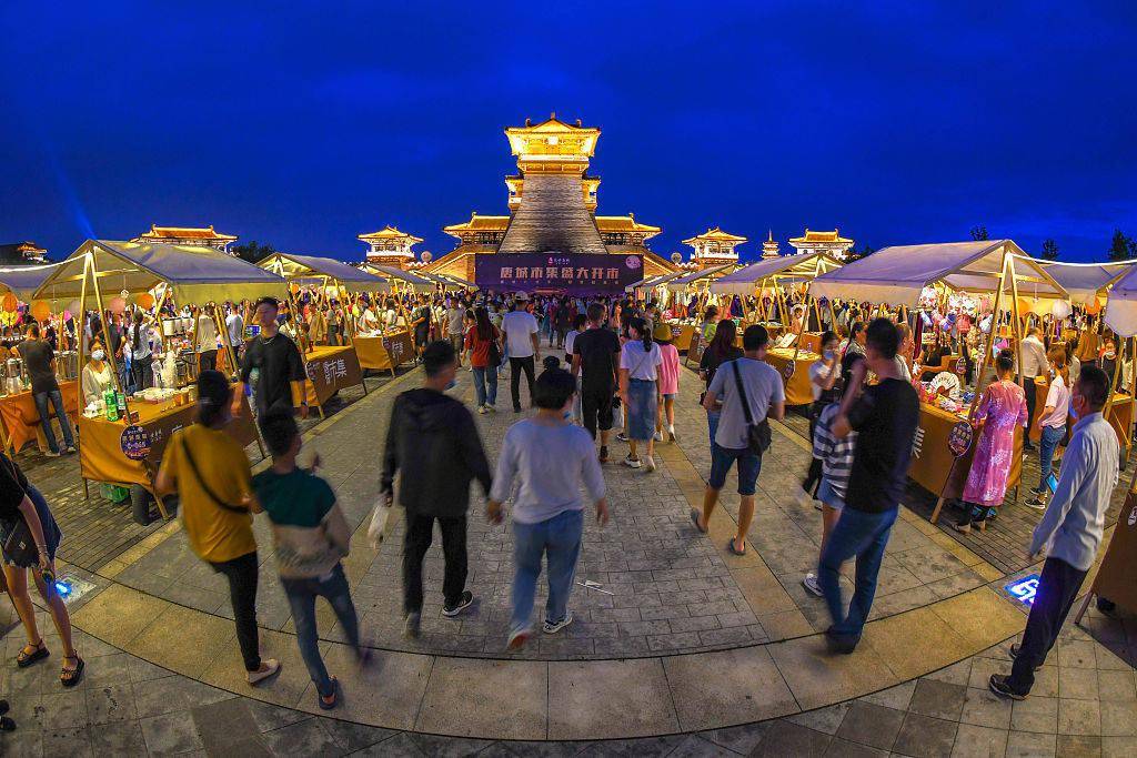 湖北襄阳:古风夜市激活"夜经济"