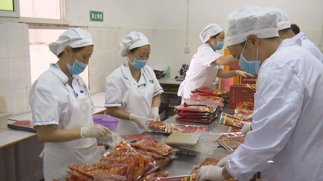 黔江区人大常委会副主任,黔江鸡杂产业发展指挥长何福元,西南大学食品