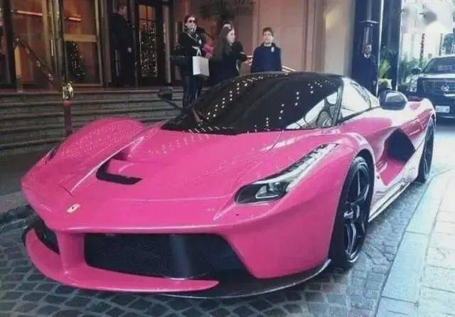 广东五菱撞上法拉利五菱车主淡定点烟看我车尾再说话