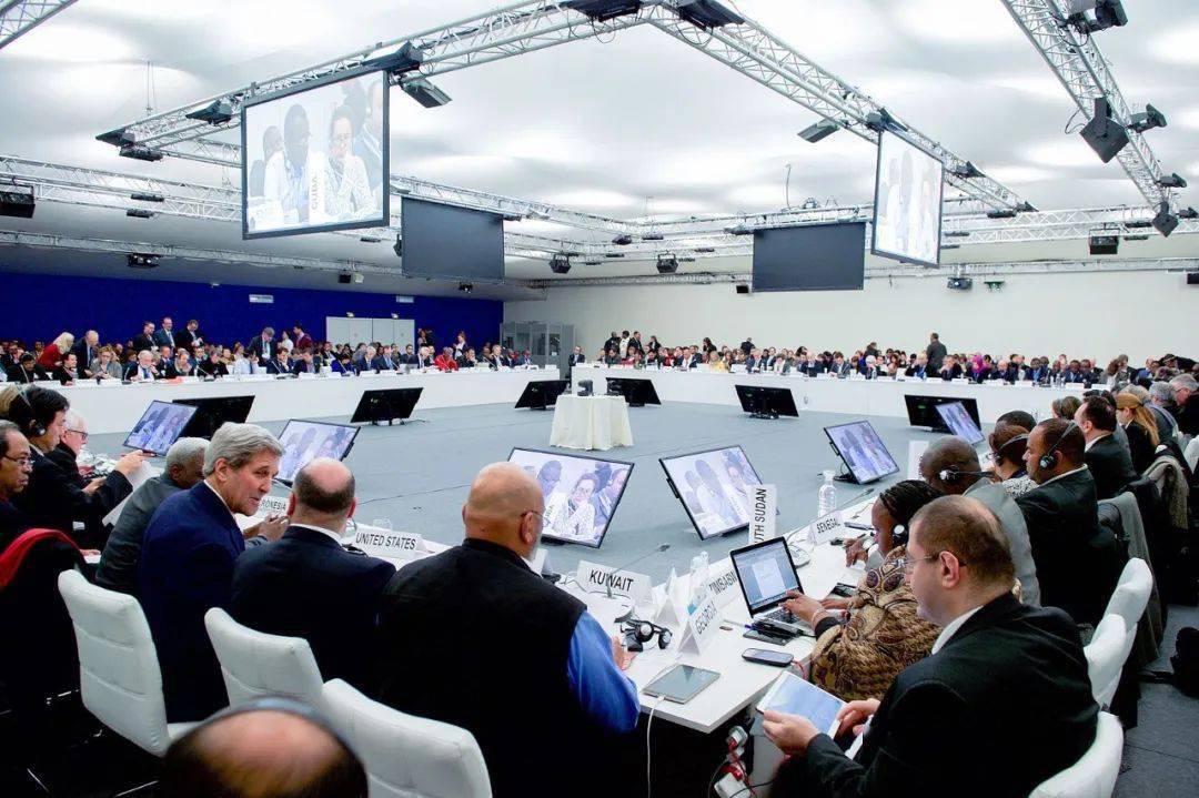 015年12月11日,法国巴黎勒布尔热机场举行的cop21气候变化会议全体