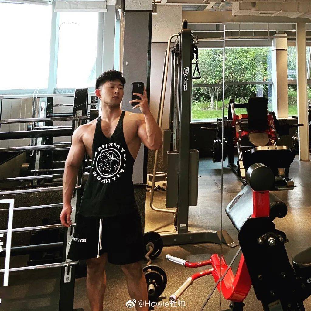 杭州小哥因胸毛走红,这个肌肉什么水平?