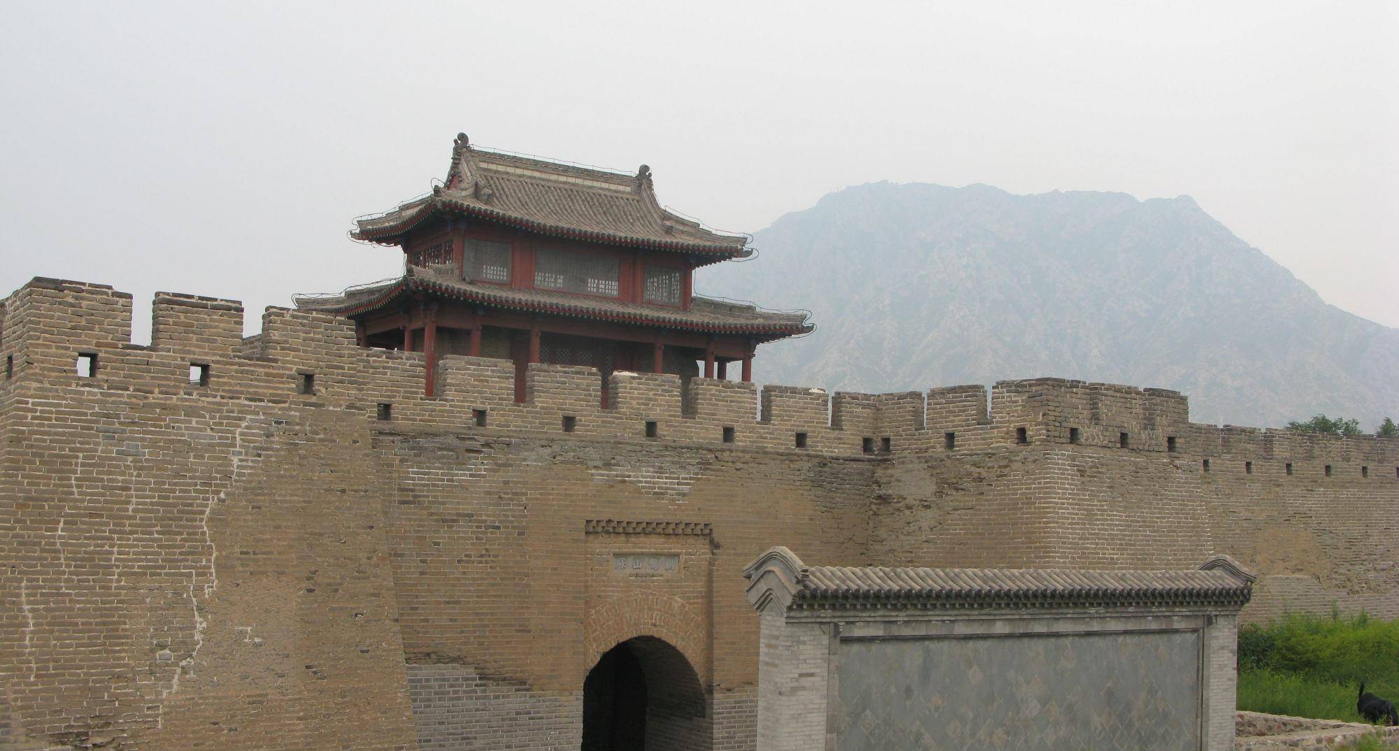 具有极高的观赏价值,当地人把它叫做鸡鸣驿,这个景点离河北的土木堡