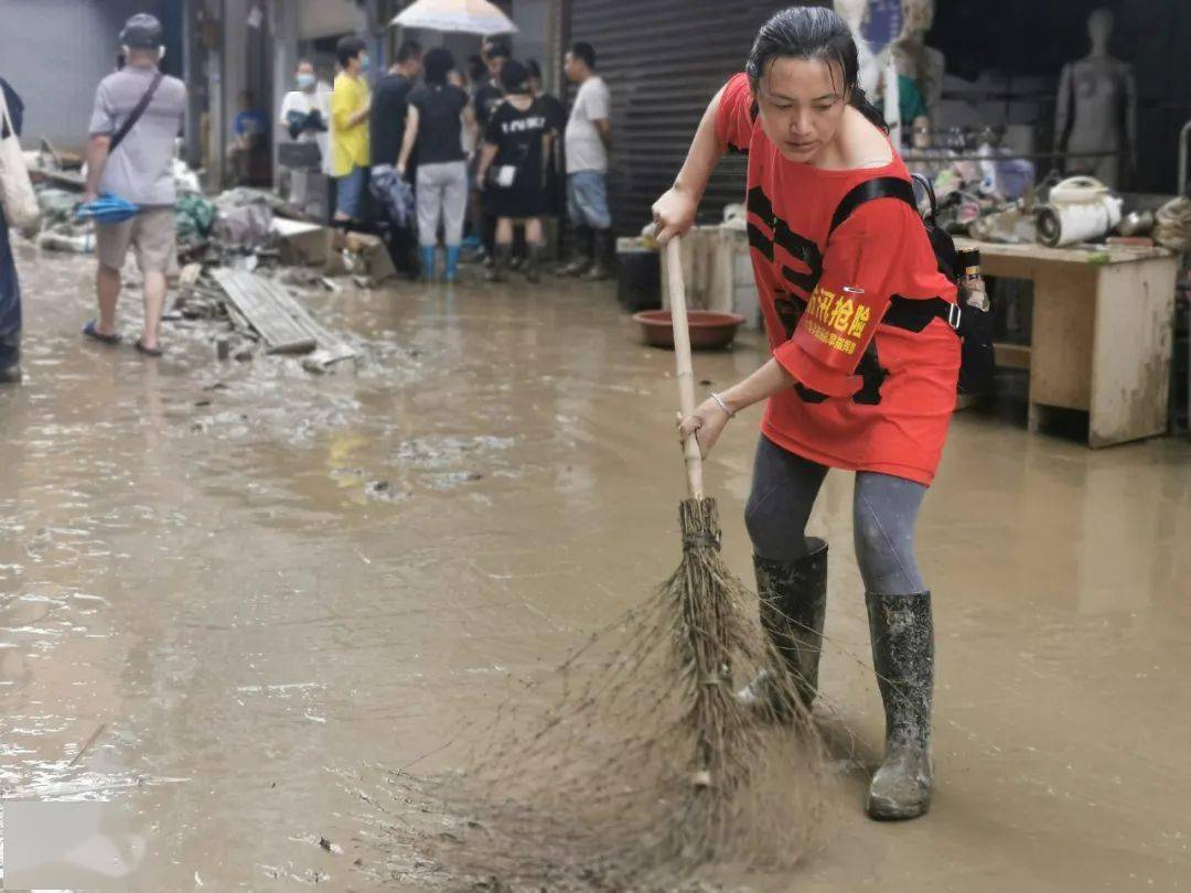 暴雨过后,恩施人被他们暖哭了!