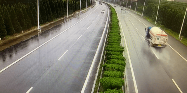 雨天慢行 威海辖区高速公路全线有雨 闪电