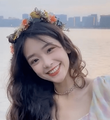 又忍不住给你们分享好看的素人宝藏女孩了