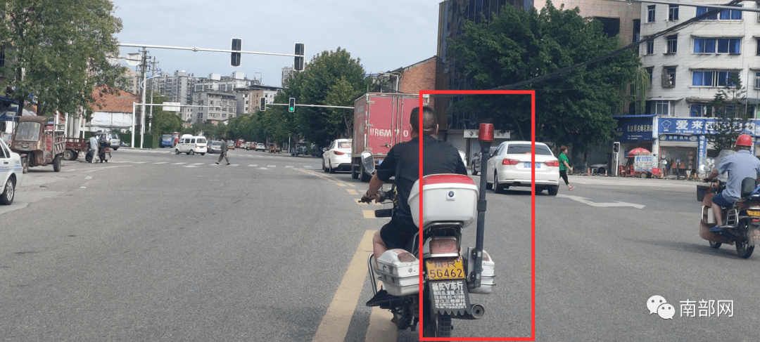 除警車,消防車,工程搶險車,救護車外,其他車輛一律不得安裝警燈警報