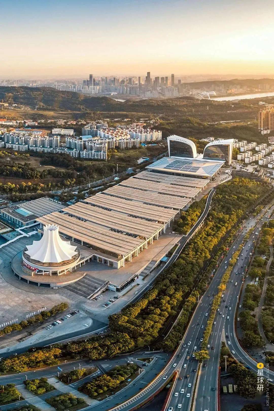 大学城,南宁北云集20所大学,30余所中小学,李宁,双汇,美国百威,中粮