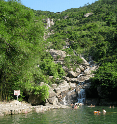 而在老珠海人的心目中,  珠海横琴三叠泉的瀑布才是最美,最壮观,泉水