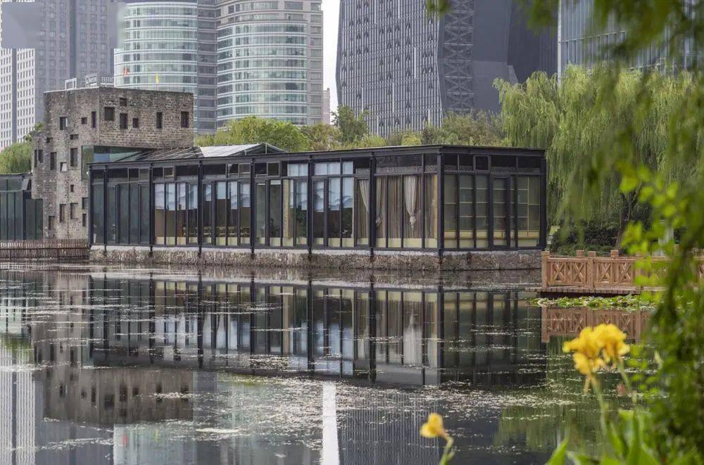 "五散房"是5幢实验性建筑,包含茶室,画廊,咖啡厅,管理用房.