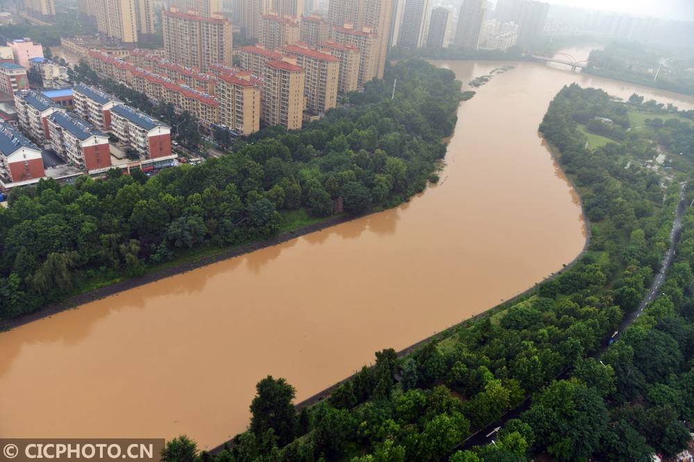 安徽六安:洪水过境 淠河成"黄河"
