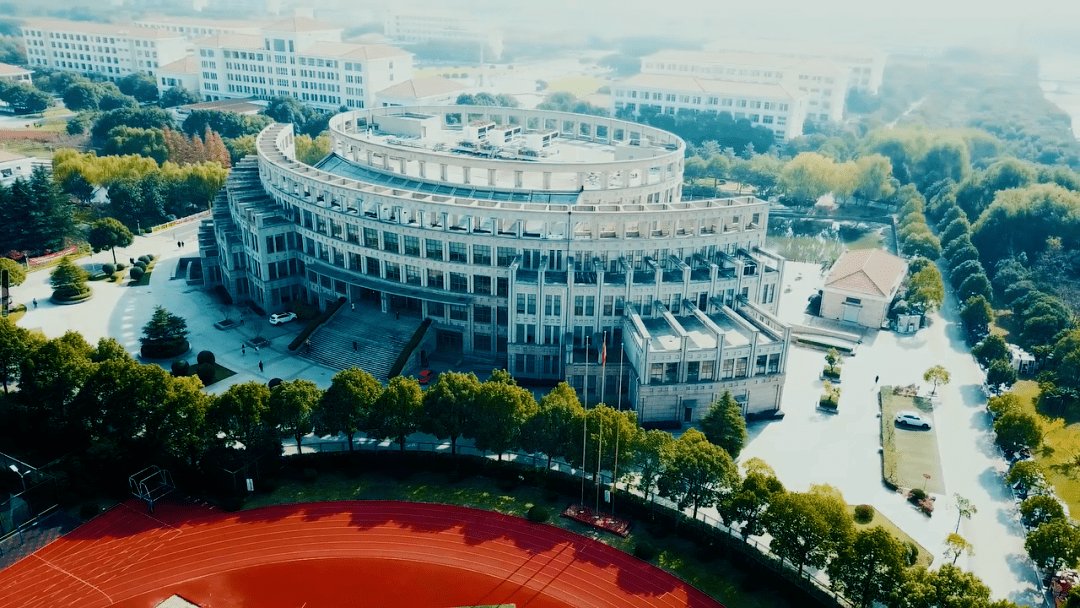 2020年高考考生上海立信会计金融学院2020招生专刊为你解疑答惑