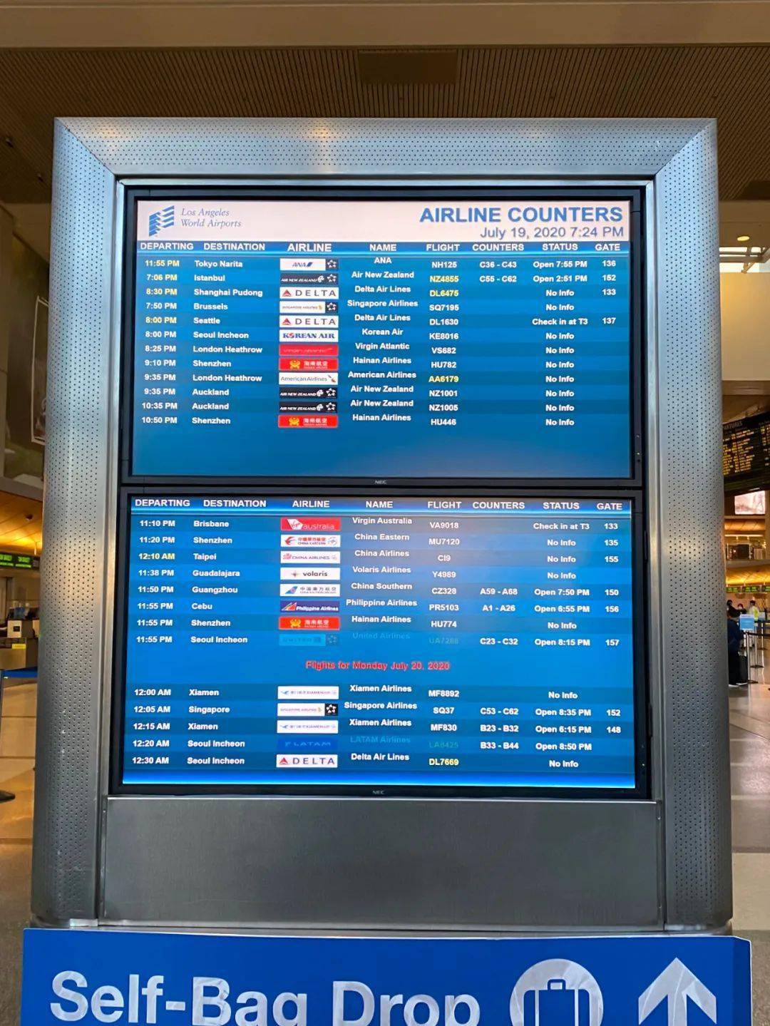 厦门航空的柜台号码一开始没有在机场屏幕上公布,但是看到b21-b32的