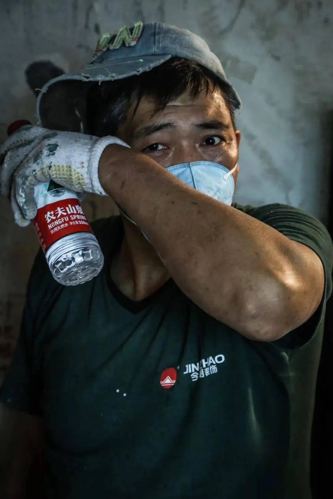 大暑致敬奋斗在一线的装修工人装了无数家温暖千万人