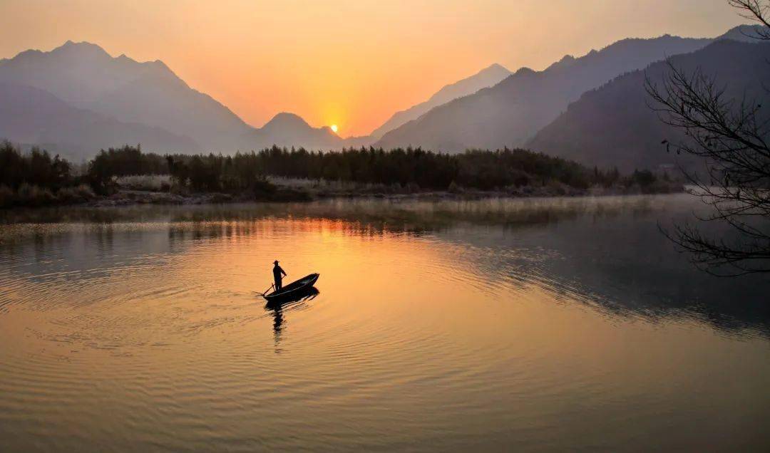 河小二看临安多彩柳溪江