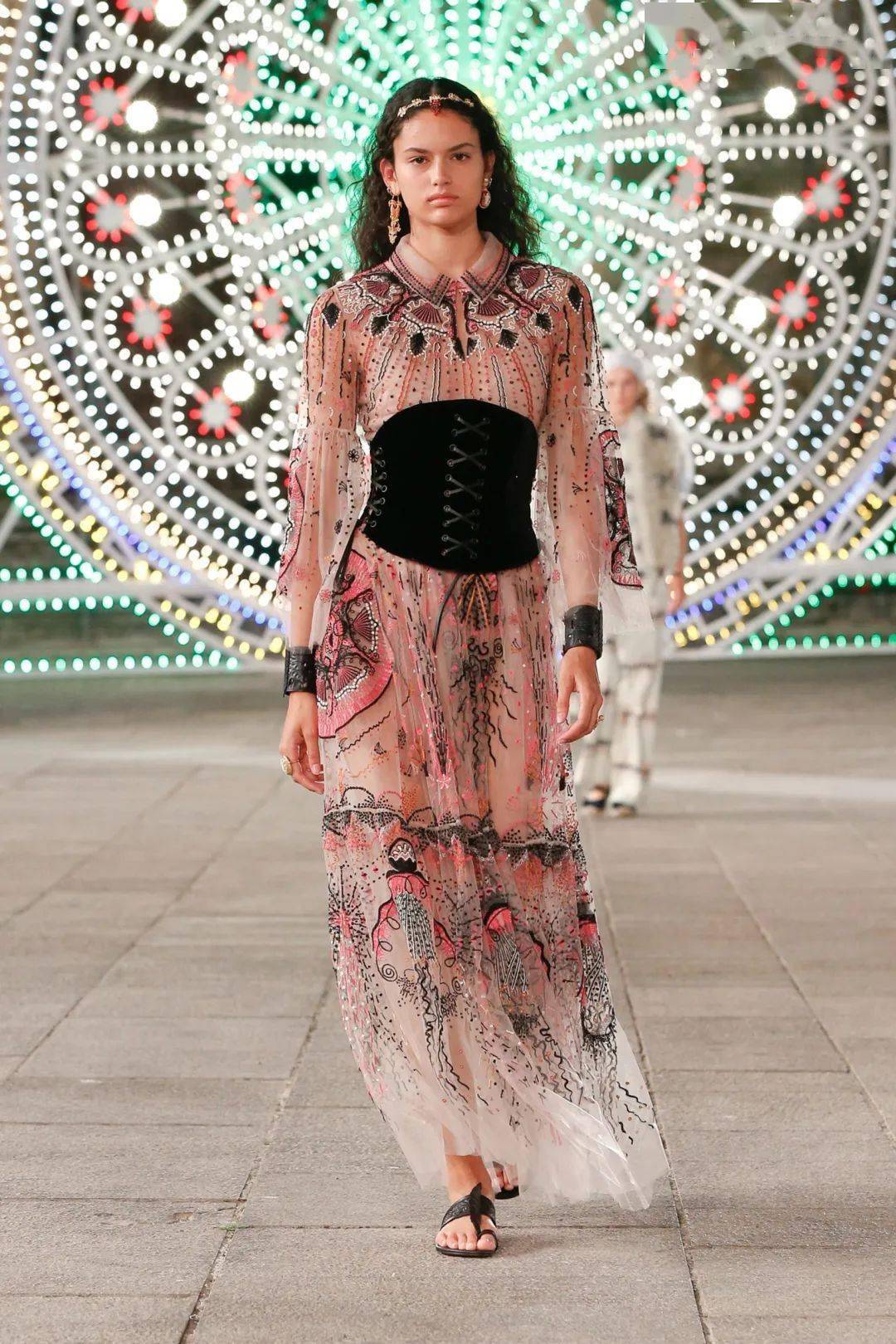 dior2021早春成衣系列灵动绽放南意风情