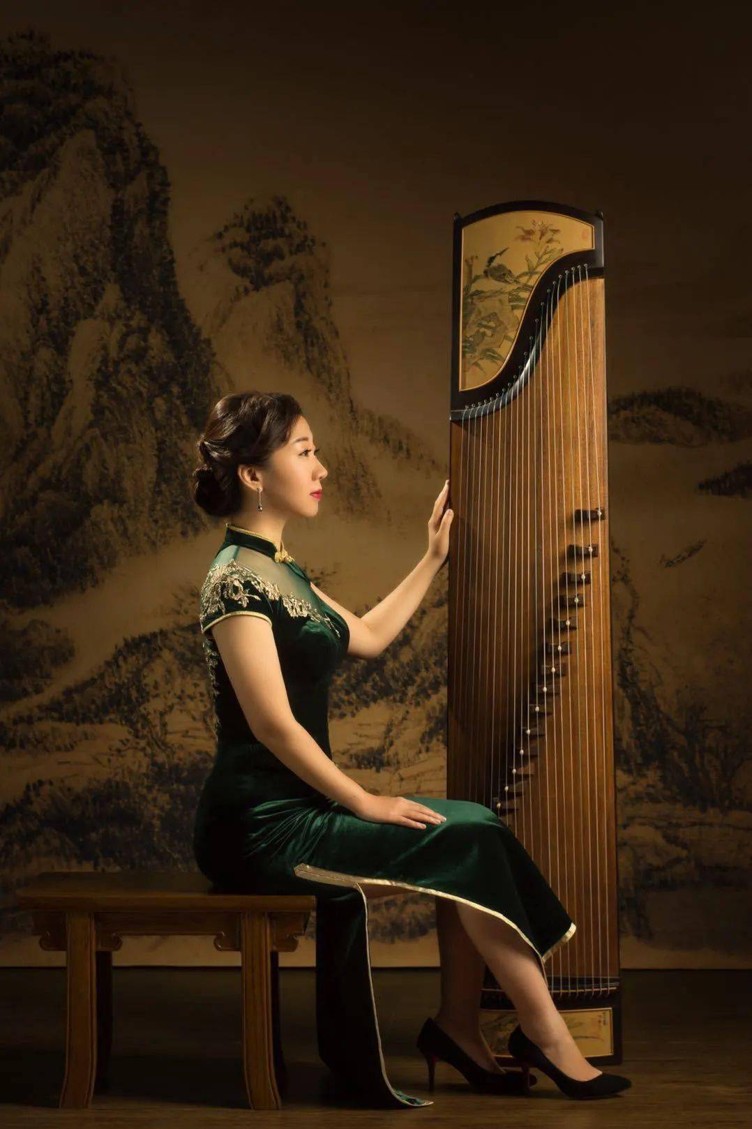 今晚直播青年古筝演奏家刘文佳聆听古筝新声音中的风雅趣
