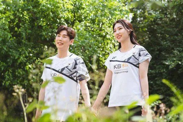 孙完虎成池铉公布唯美写真照 两人将于年底完婚