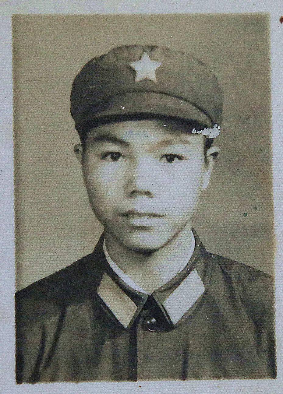 敬礼老兵一门三战士父退役来儿当兵