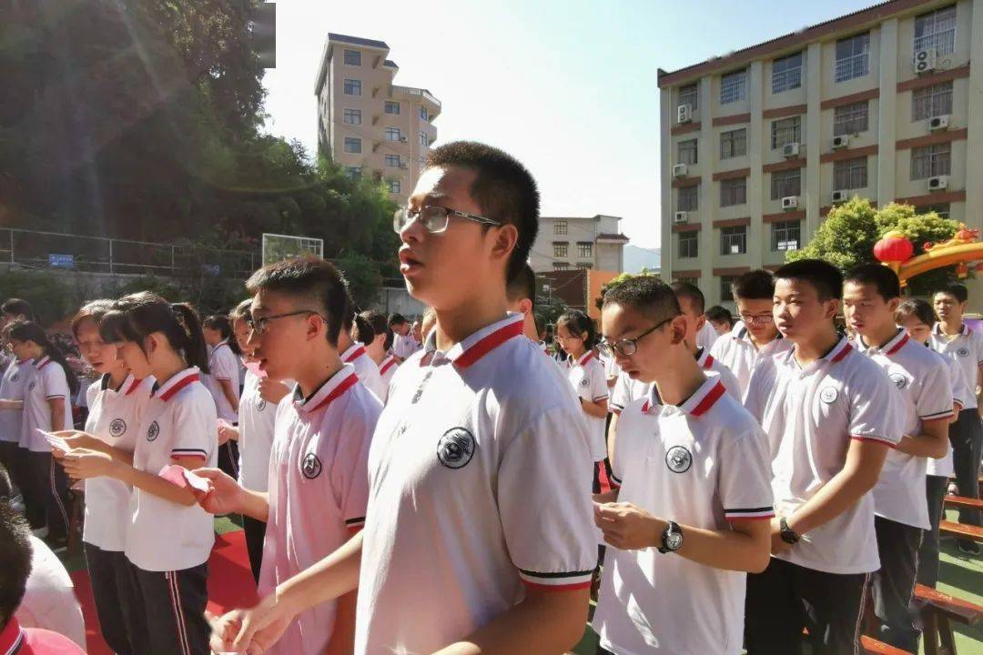 大田鸿图中学校服图片