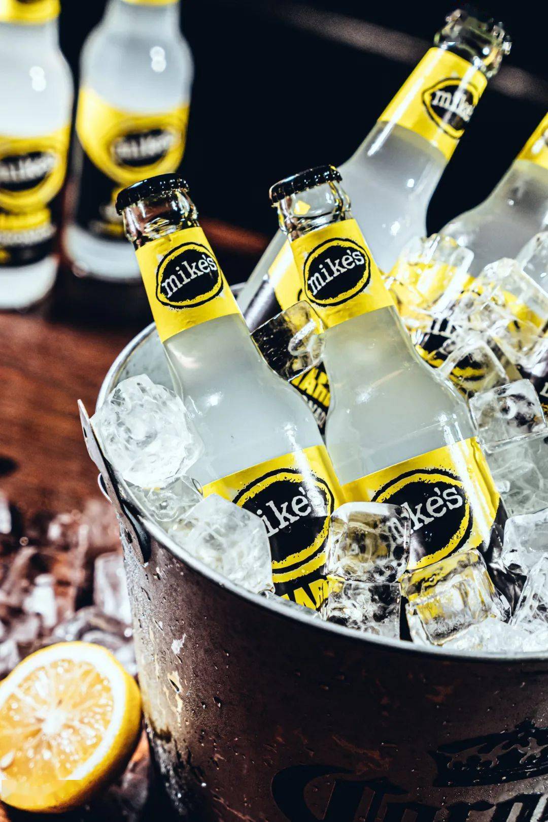 ins爆款鸡尾酒,全广我第一个喝上了._麦克斯