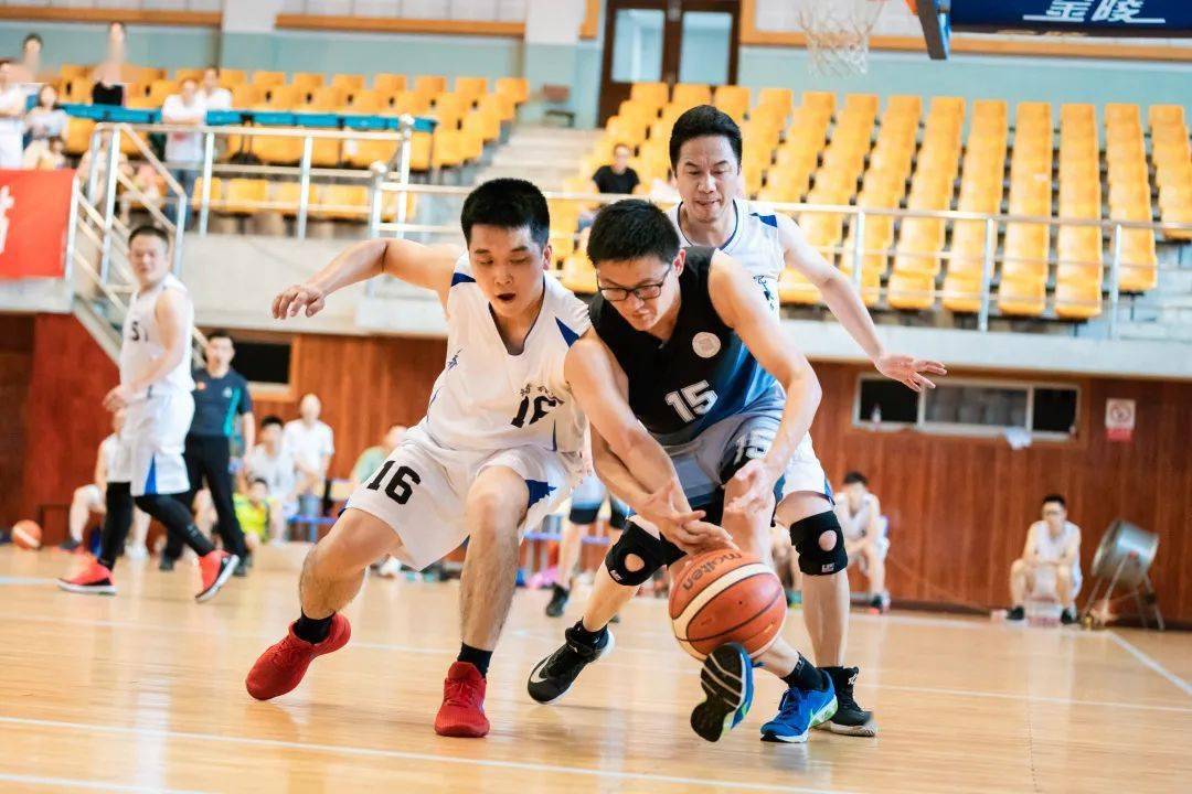 丽水市纪检监察系统"正气杯"篮球友谊赛缙云站首场比赛在缙云中学体艺