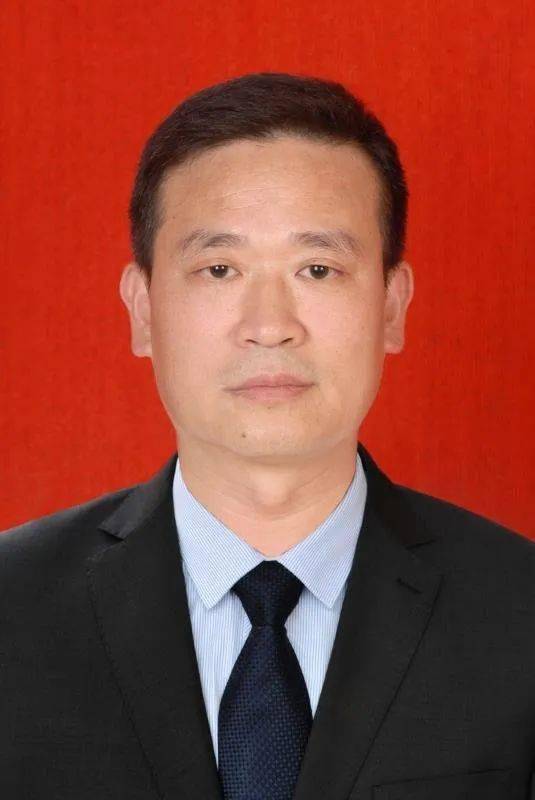 王振江耿耿园丁意拳拳育人心