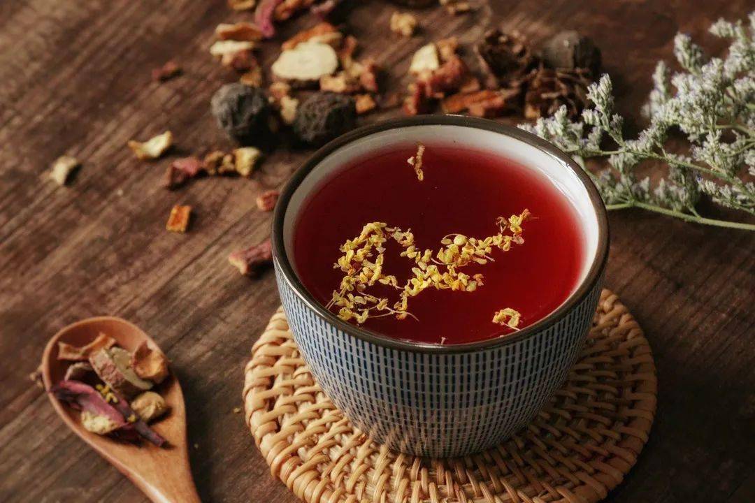 茗茶品酒 ▎度夏指南:一日一汤,拯救燥热难耐的酷暑天_乌梅