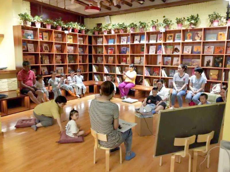 这些书包含了有着绘本"奥斯卡"之称的美国凯迪克大奖作品,国际安徒生