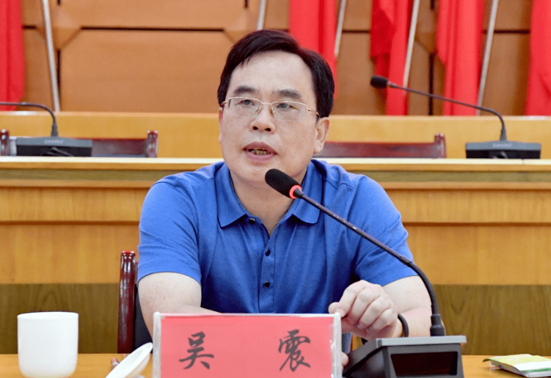 扎实做好"六稳"工作,全面落实"六保"任务,紧紧围绕"制造业高质量发展"
