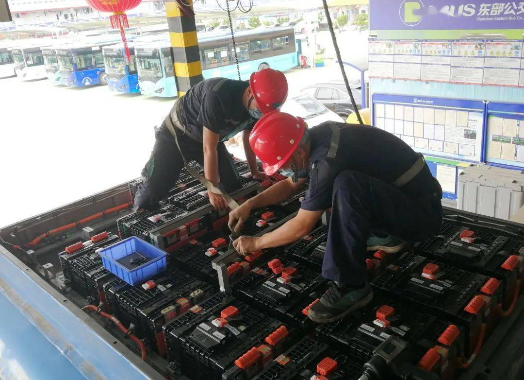 4,电瓶不能带上公交 原因电动车蓄电池里的电解液含有硫酸,是强腐蚀性