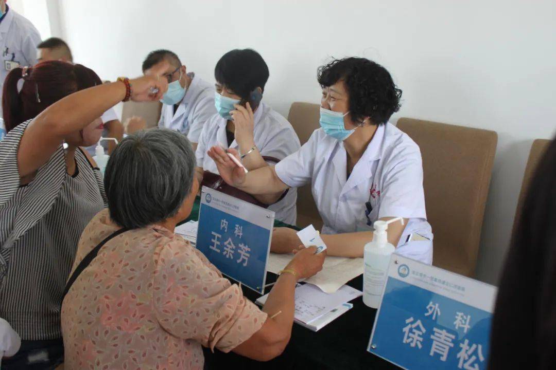 灌云县举行健康帮扶61提升幸福仁济医院巡回义诊活动启动仪式