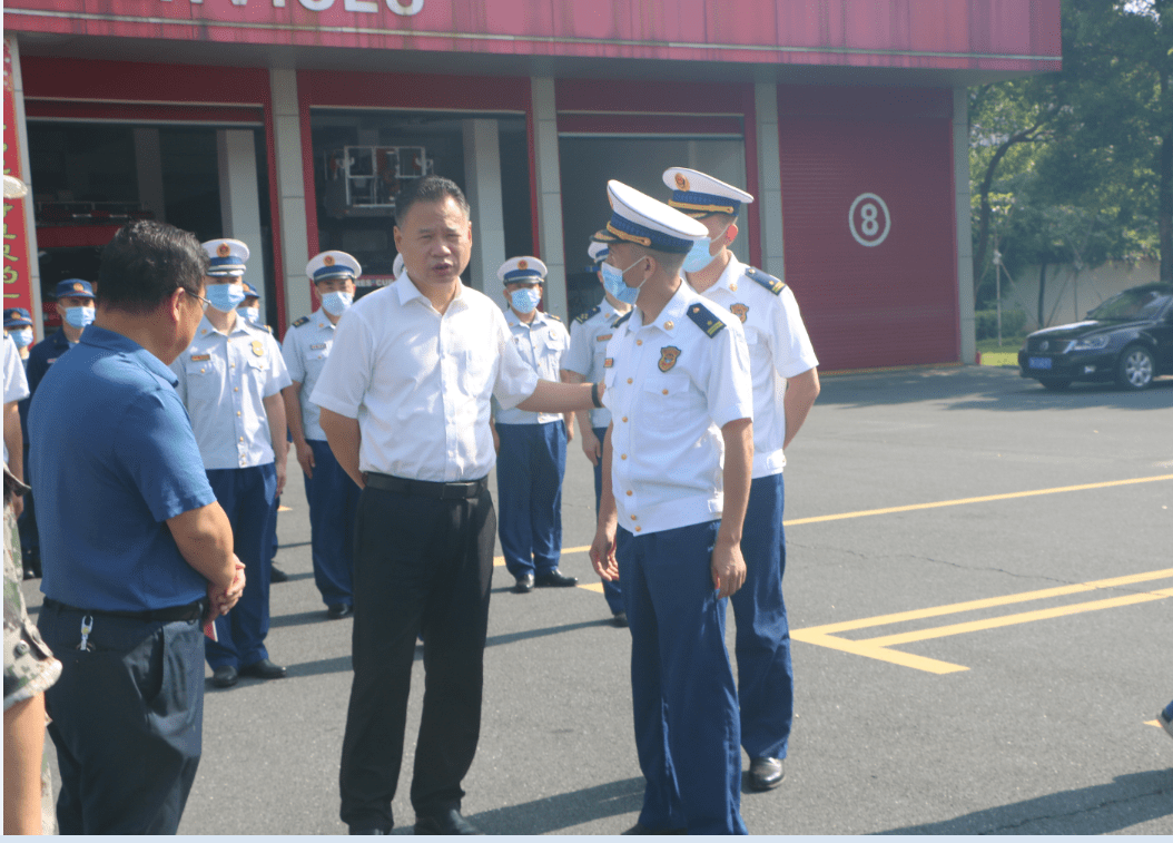 安陆市市长胡明刚带队看望慰问消防指战员