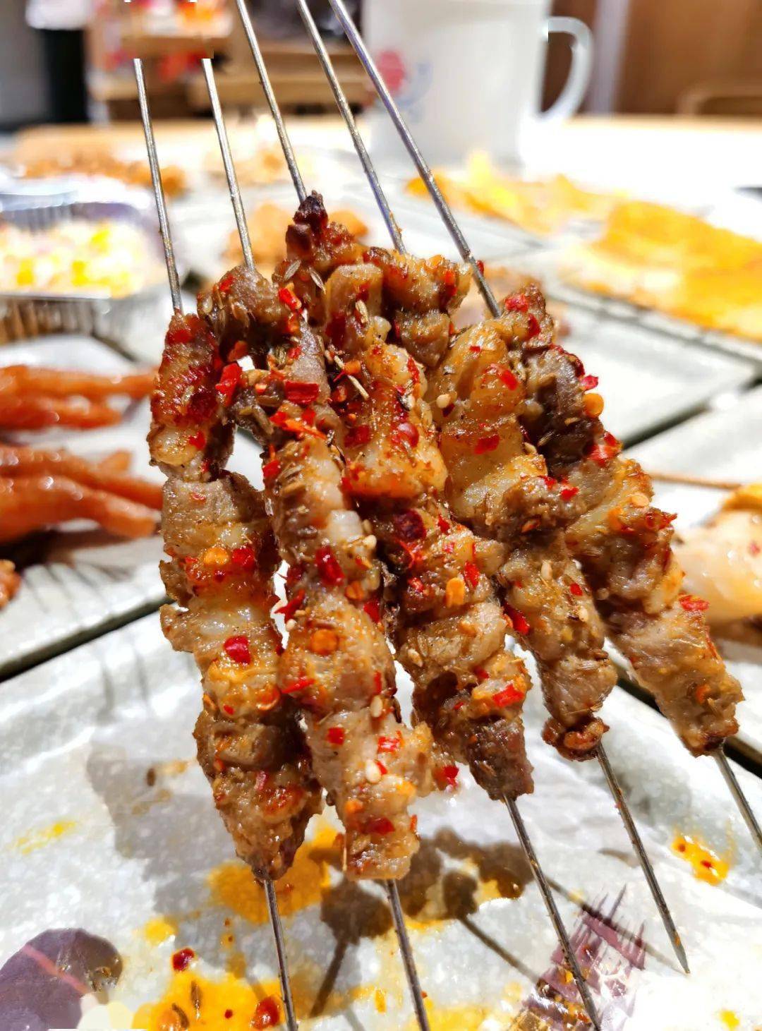 9抢门市价128的超过瘾烧烤2~3人餐:毛肚锅 鲜羊肉串