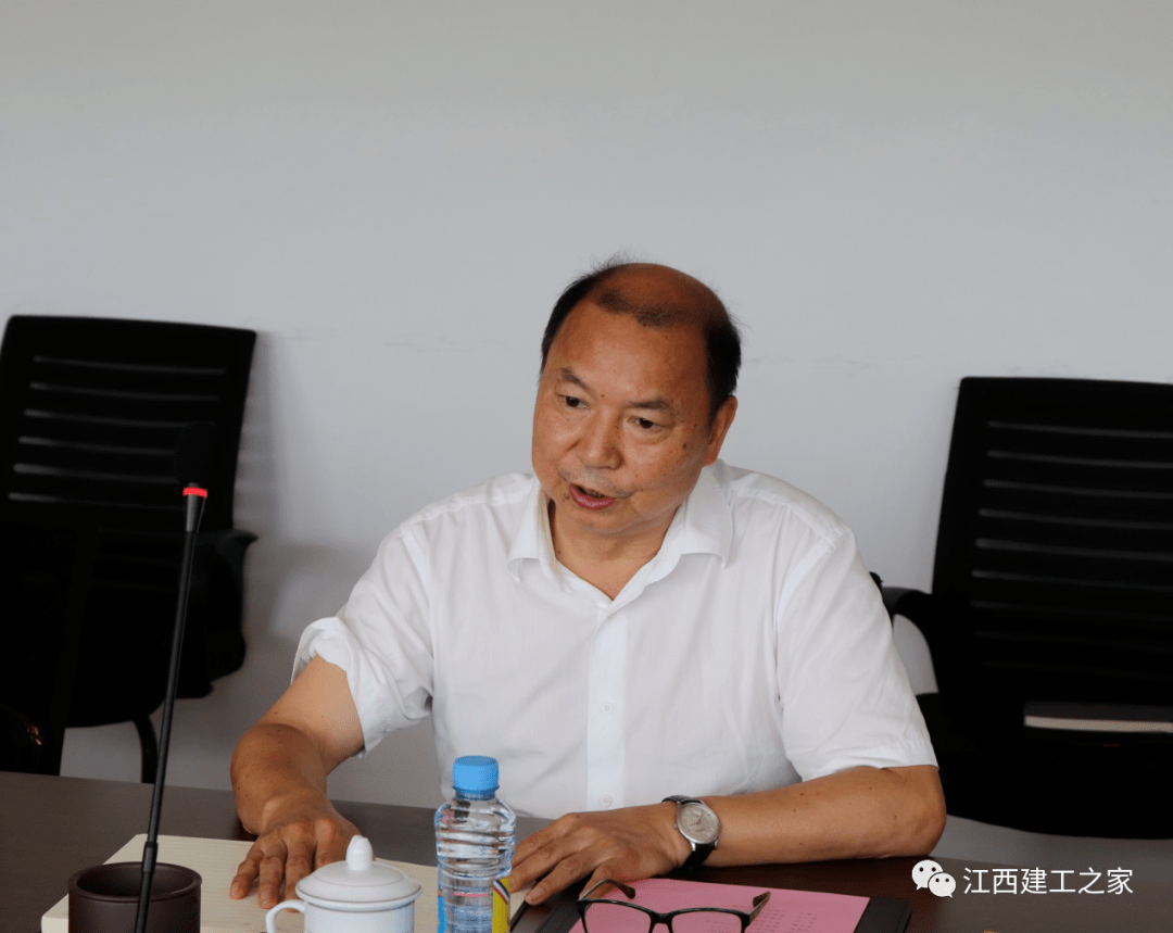 肖柏林一行首先参观了江西建工装配式建筑产业化基地,在听完有关介绍