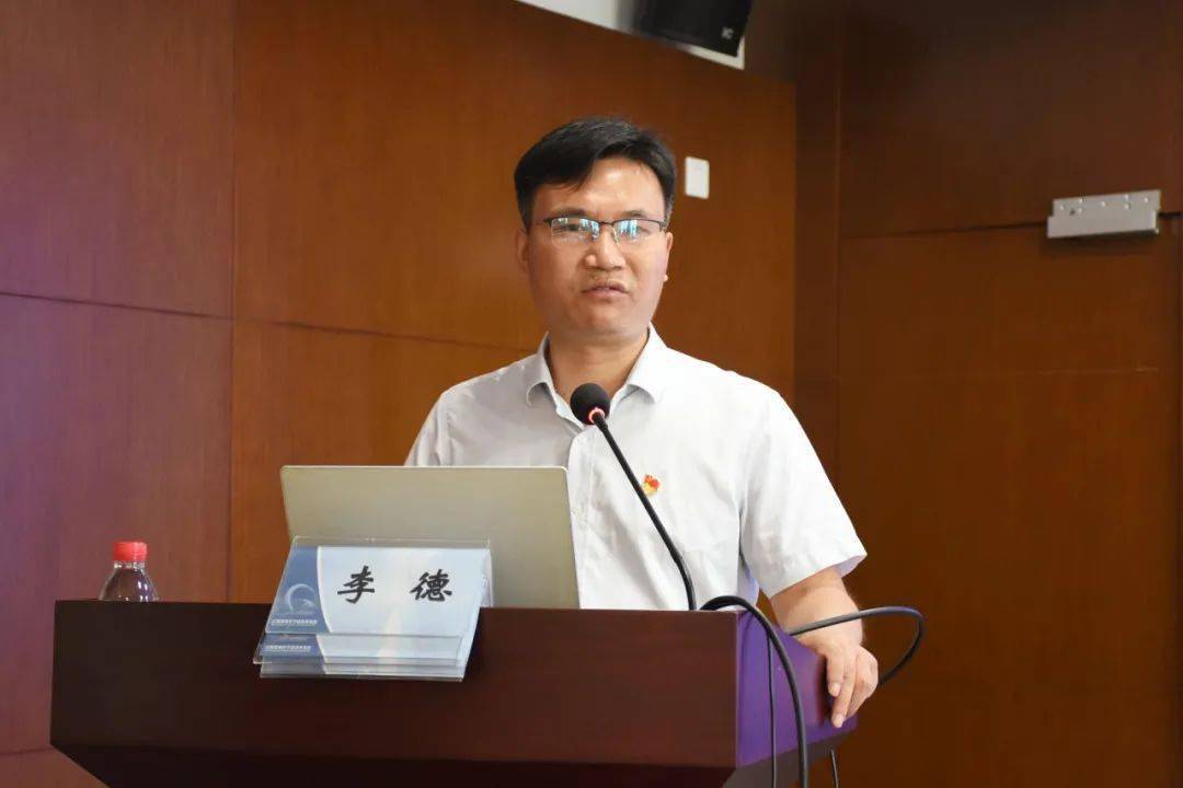 活动中,中国浦东干部学院教研部副教授,上海嘉定党校副校长李德以"