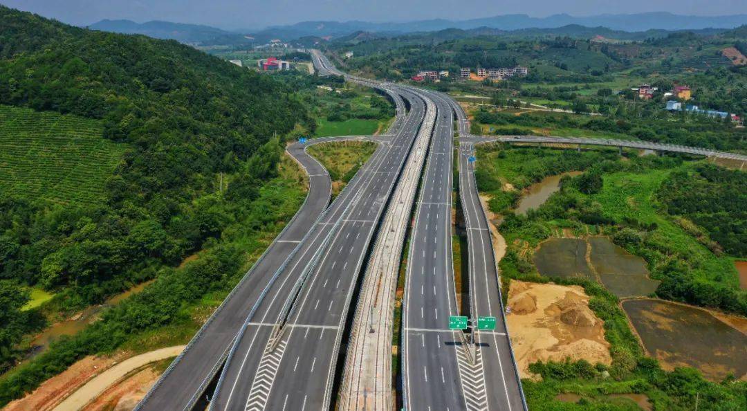 今天,南平27名有轨电车驾驶员领证!