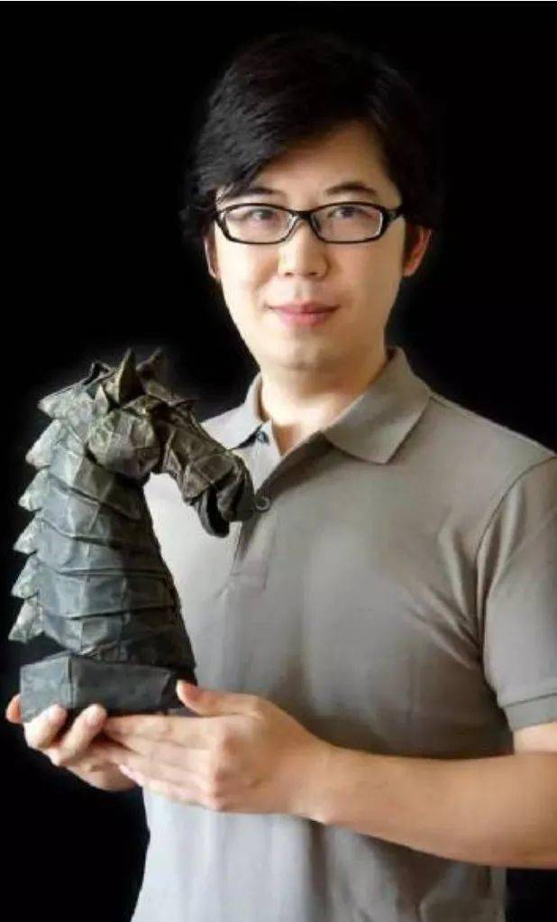 刘通,被誉为中国折纸第一人.