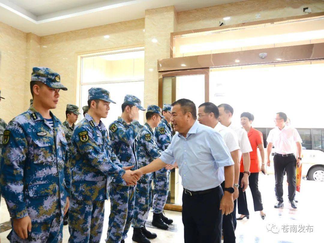 黄荣定张本锋分别率队慰问驻苍部队感谢子弟兵为苍南发展作贡献