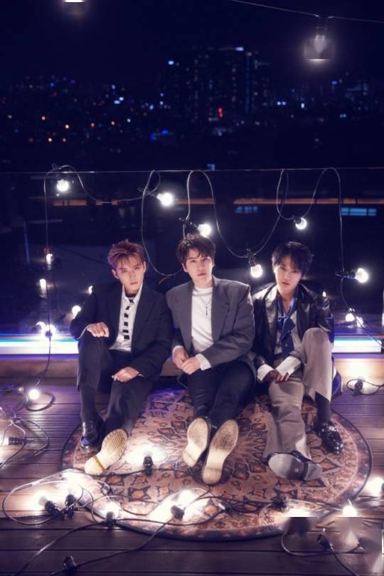 the moment with us "与全世界粉丝见面,时隔5年再次举办单独演唱