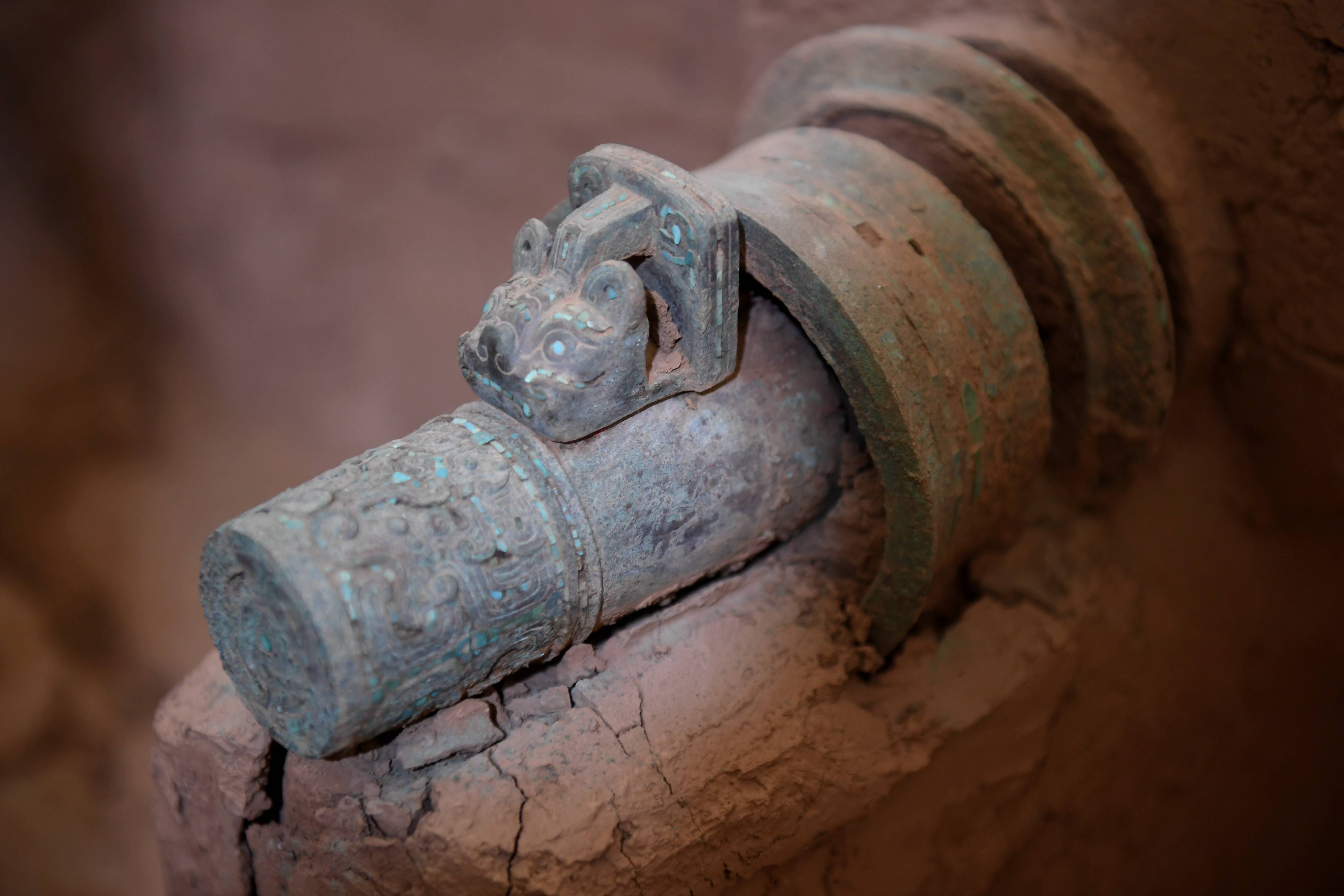 陕西保护复原2800年前西周青铜轮牙马车