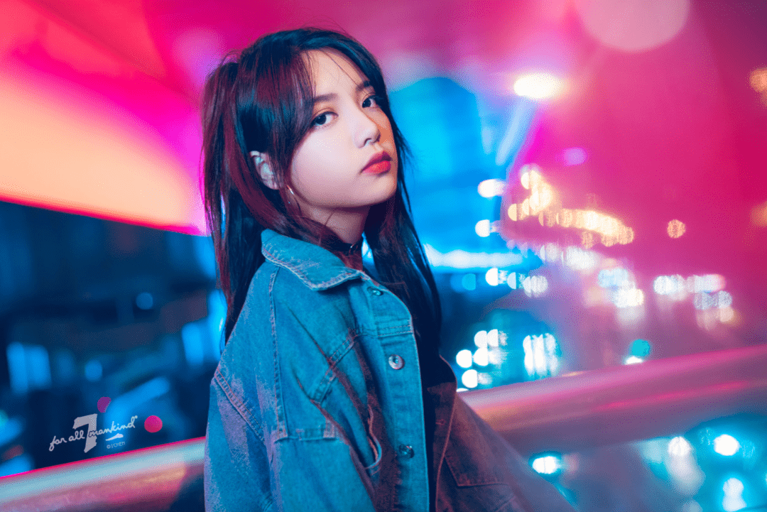 帅气的小姐姐有点酷